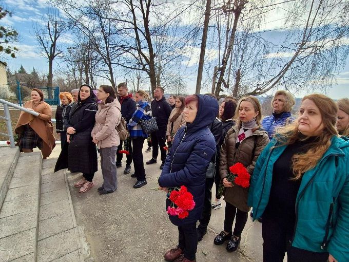 У Харківській гімназії відкрили меморіальну дошку герою Олександру Блюсенку